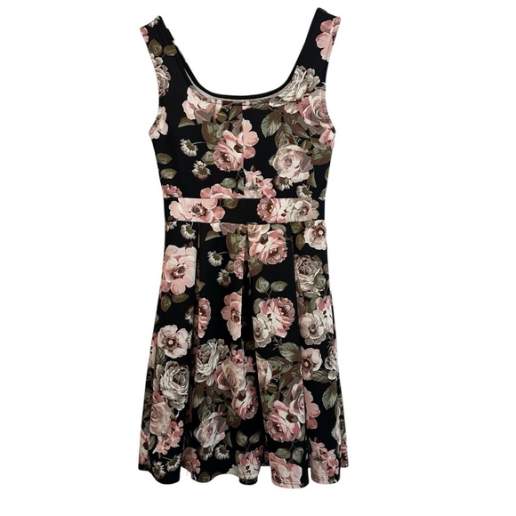 Women's Medium Romantic Flirty Black Floral Rose A-Line Casual Whimsigoth Dress - Picture 5 of 5